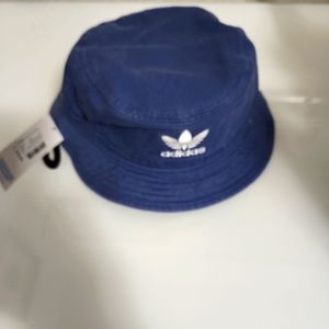 Adidas unisex bucket hat. NWT